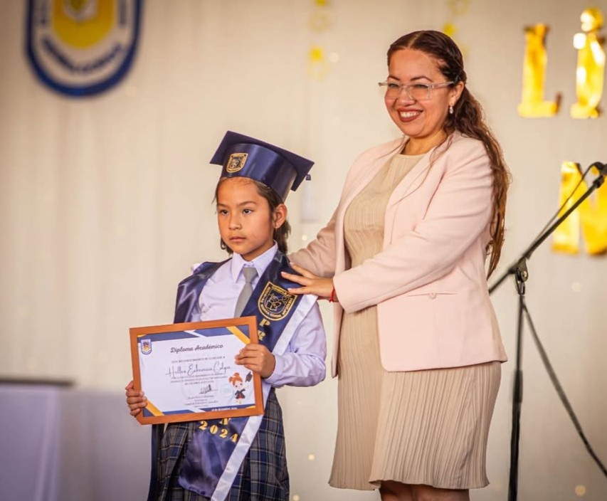 Estudiantes de Sierra Gorda culminaron importante etapa escolar.