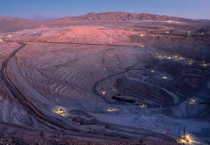Posible huelga en BHP: 97% de apoyo a paralización de unidad estratégica que podría afectar a Escondida y Spence